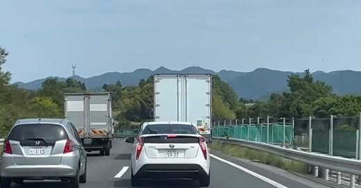 山陽道大阪方面の高速道路でのプリウスのあおり運転が危険過ぎる…！